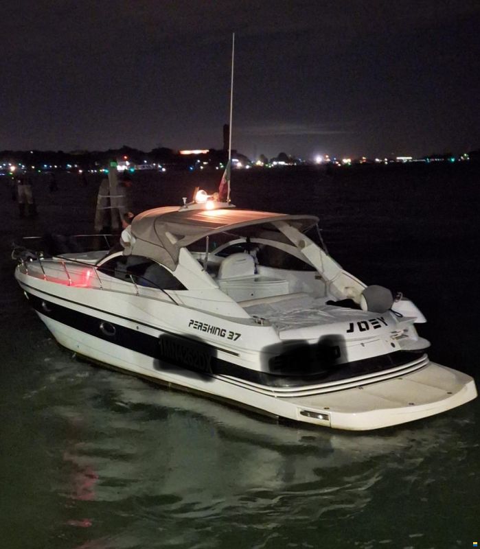 Pershing 37