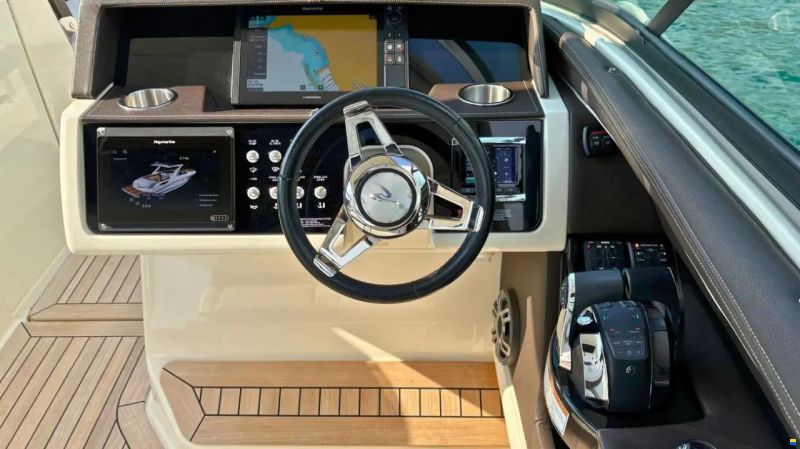 Sea Ray SLX 350