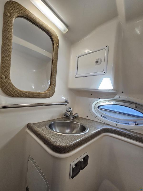Rinker 280 Express Cruiser
