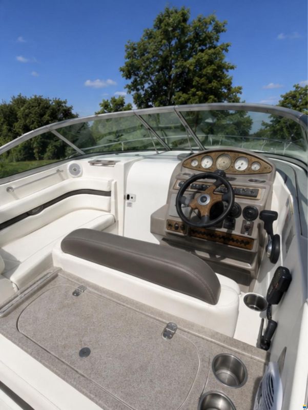 Rinker 280 Express Cruiser