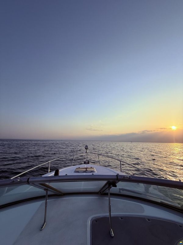 Rinker 280 Express Cruiser