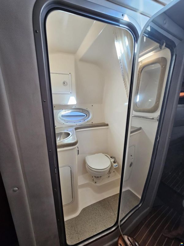 Rinker 280 Express Cruiser