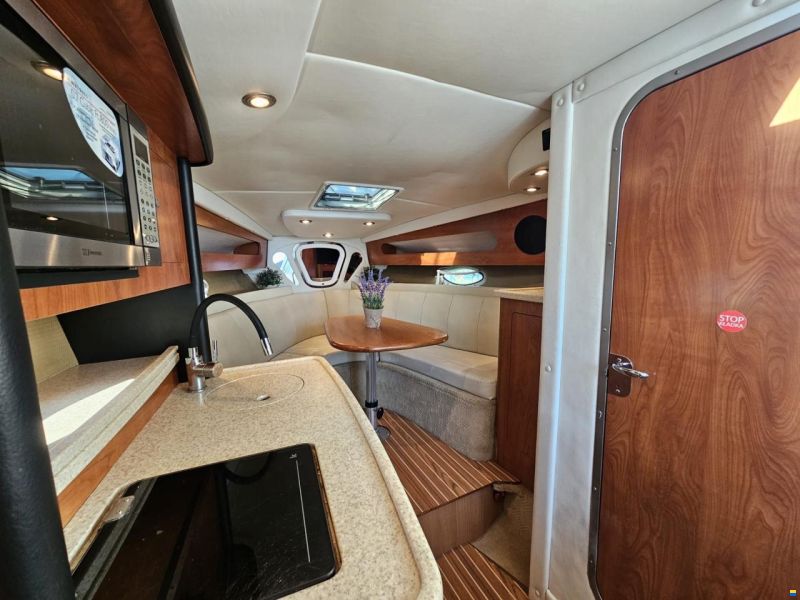 Rinker 280 Express Cruiser