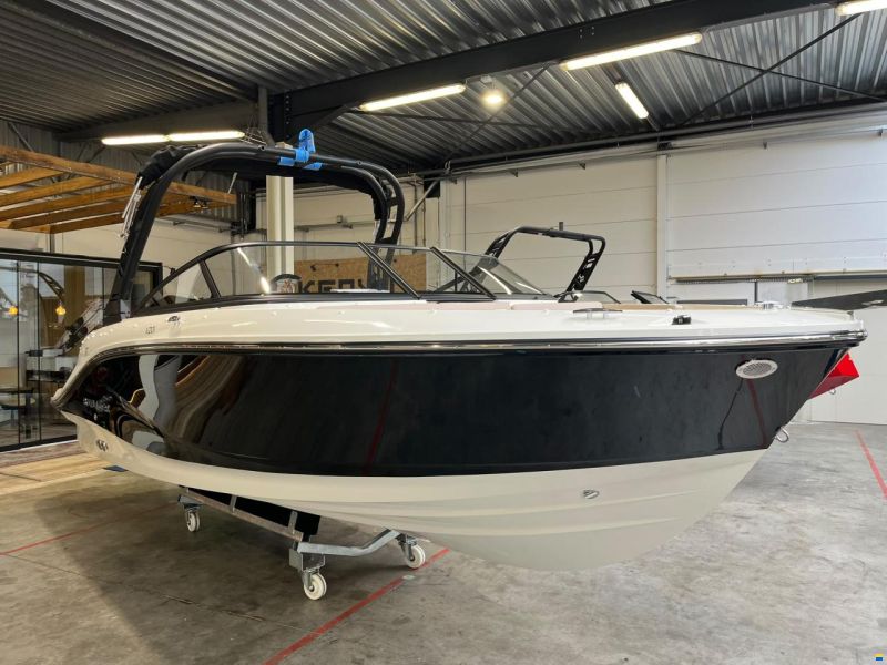 Bayliner V20i - Waketower - 250hp