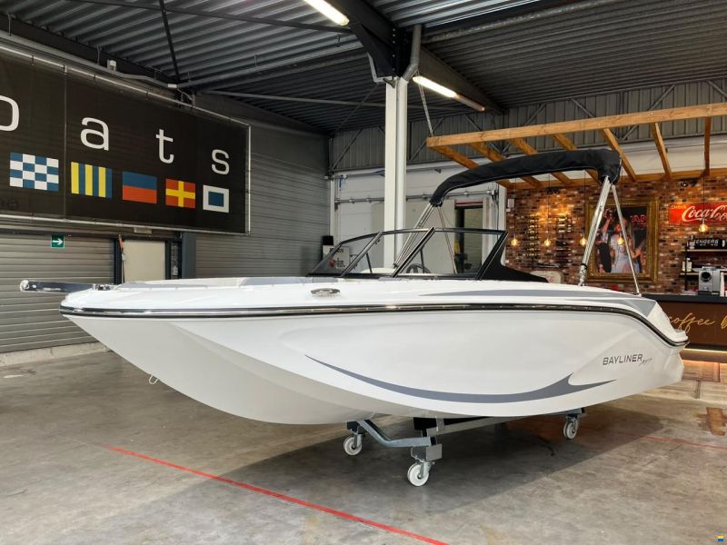 Bayliner M17 - white - engine to choose