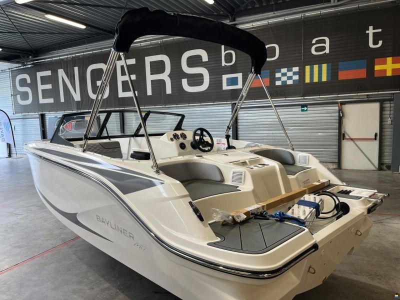 Bayliner M17 - white - engine to choose