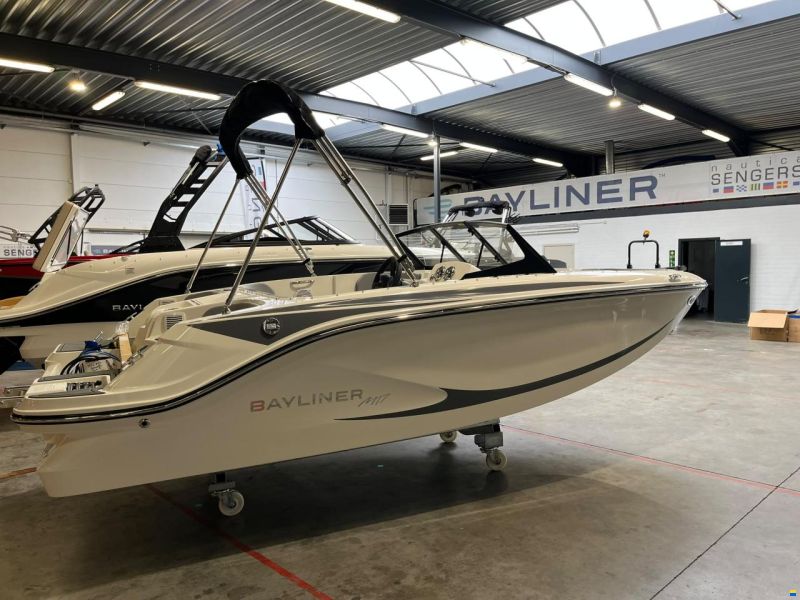 Bayliner M17 - white - engine to choose