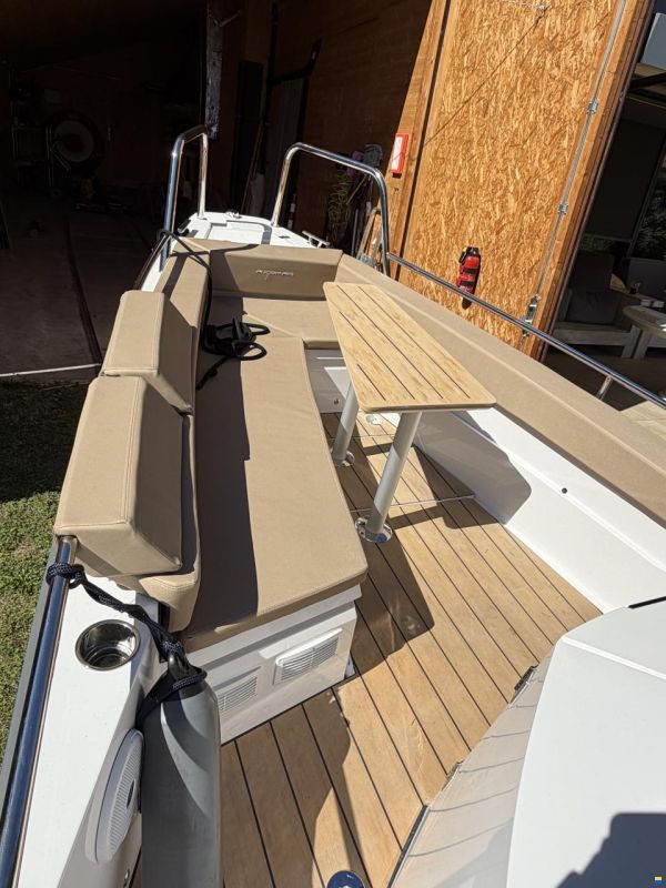 Axopar 28 Cabin / AC