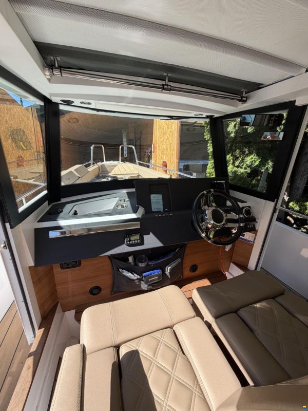 Axopar 28 Cabin / AC