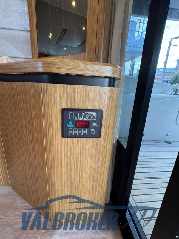 Absolute Navetta 52