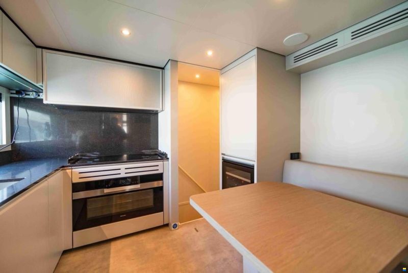 Custom Line Navetta 30