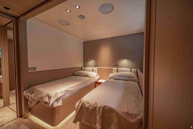 Custom Line Navetta 30