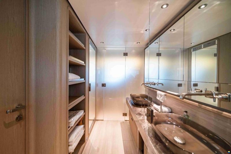 Custom Line Navetta 30
