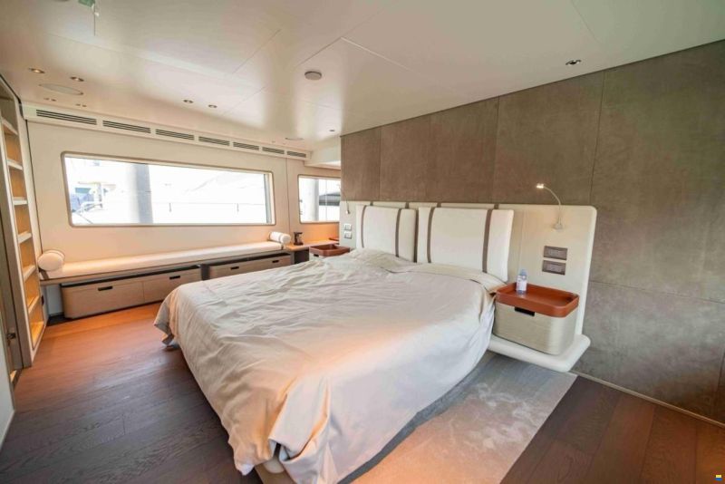 Custom Line Navetta 30