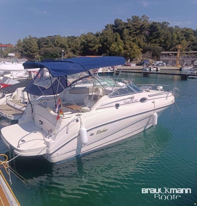 Rinker Fiesta Vee 242