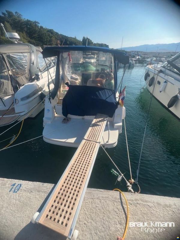Rinker Fiesta Vee 242