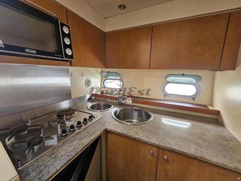 Ferretti 39