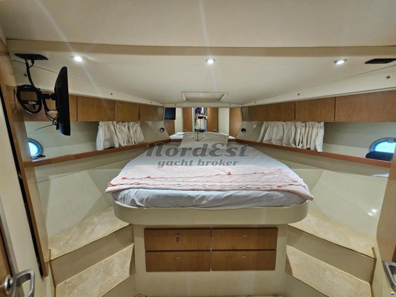 Ferretti 39