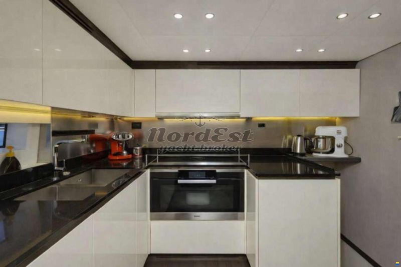 Azimut Grande 30 (3 cabins)