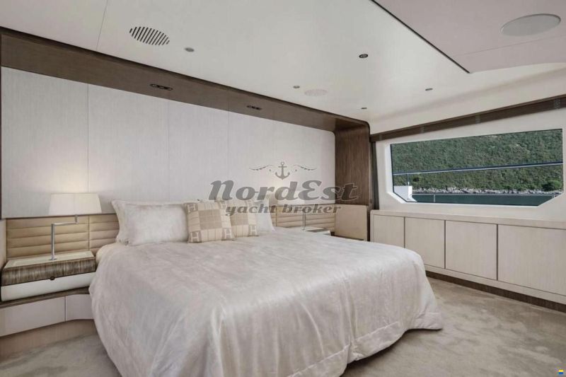 Azimut Grande 30 (3 cabins)