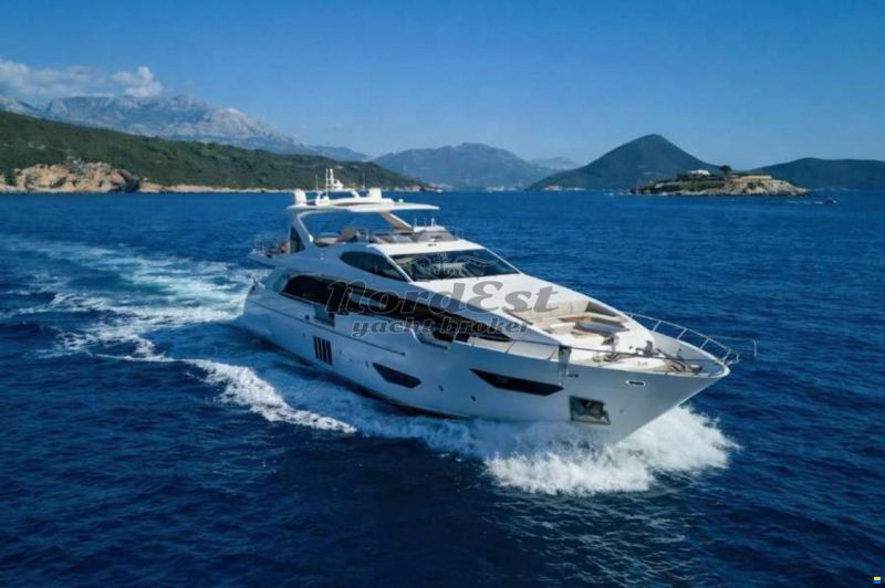 Azimut Grande 30 (3 cabins)
