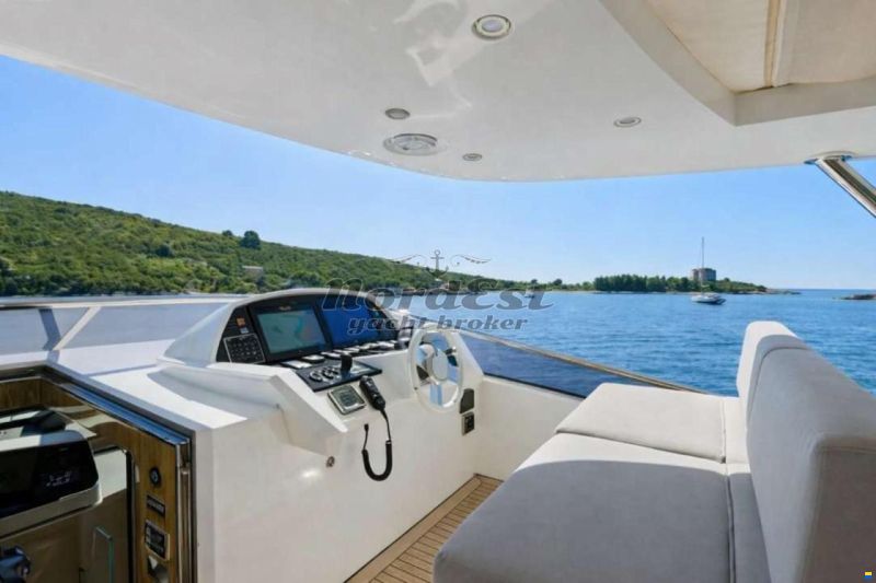 Azimut Grande 30 (3 cabins)