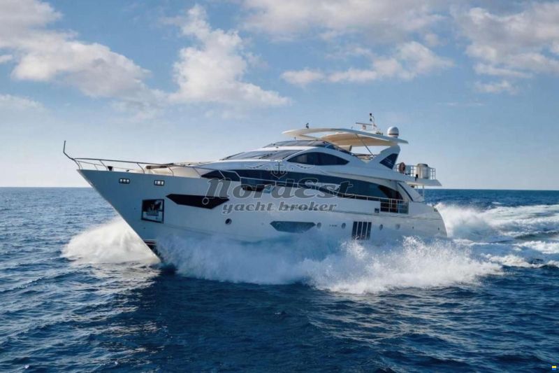 Azimut Grande 30 (3 cabins)