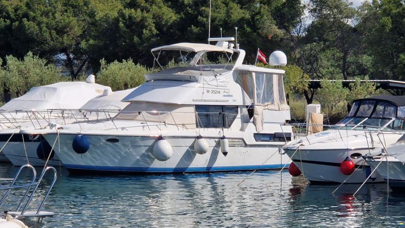 Carver 33 Aft Cabin