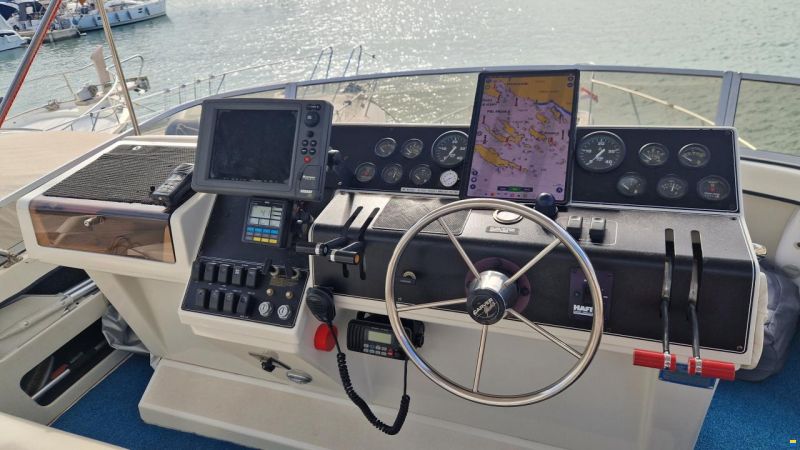 Carver 33 Aft Cabin