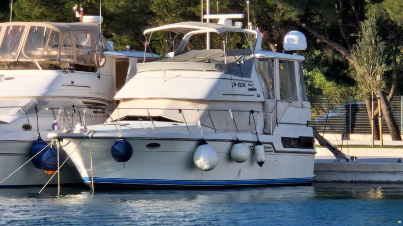 Carver 33 Aft Cabin