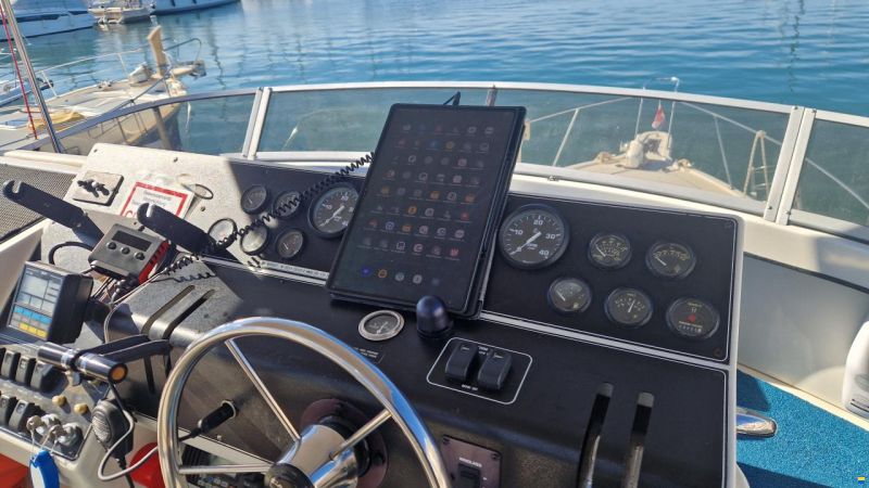 Carver 33 Aft Cabin