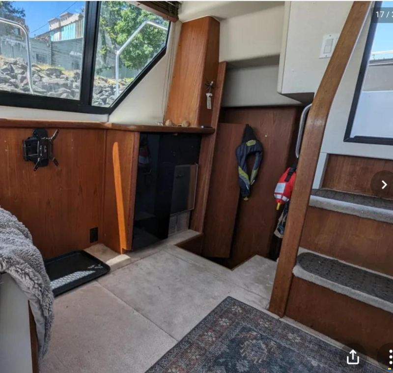 Carver 33 Aft Cabin