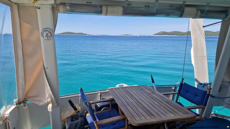 Carver 33 Aft Cabin