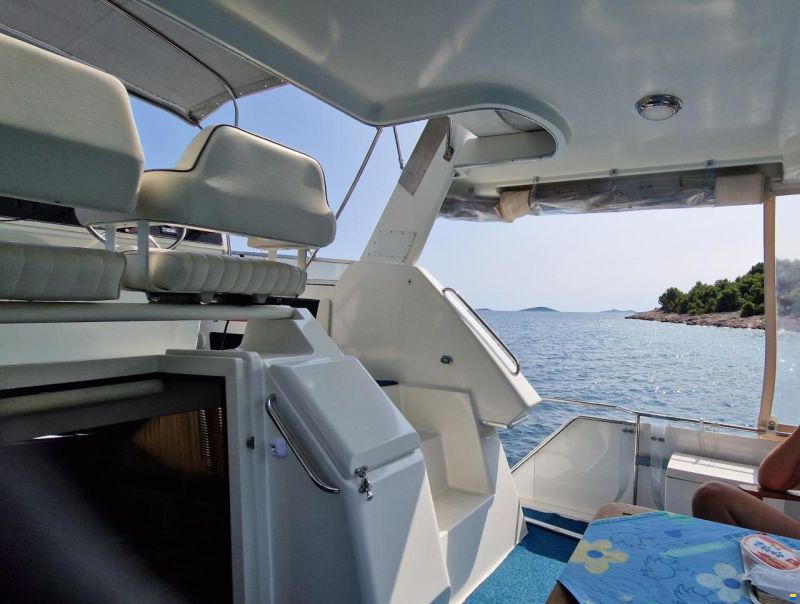 Carver 33 Aft Cabin