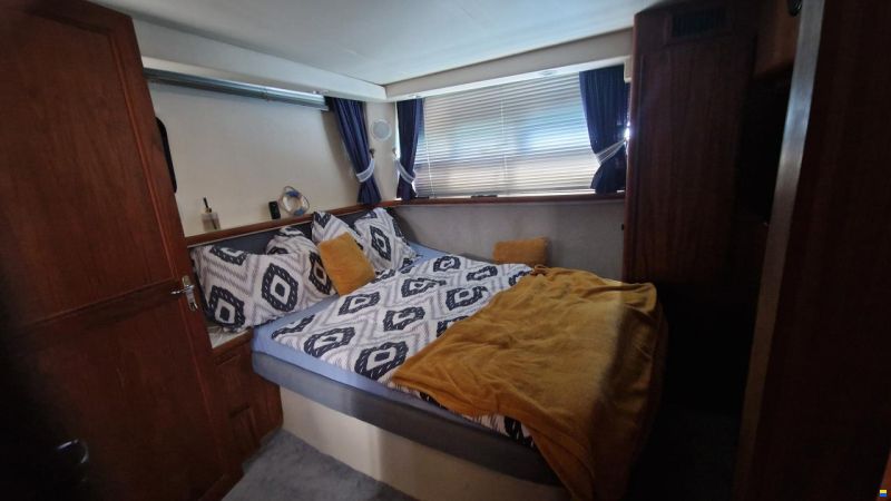 Carver 33 Aft Cabin