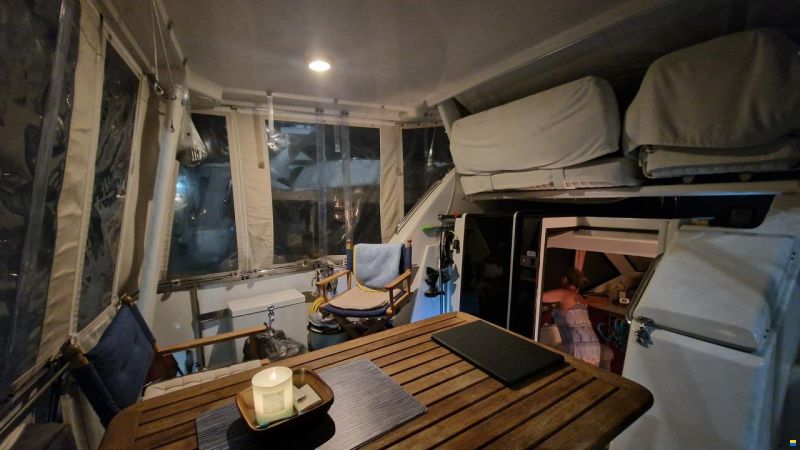 Carver 33 Aft Cabin