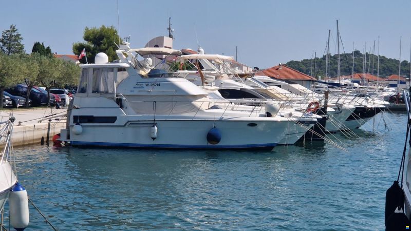 Carver 33 Aft Cabin