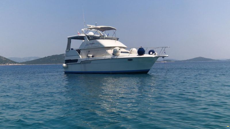 Carver 33 Aft Cabin