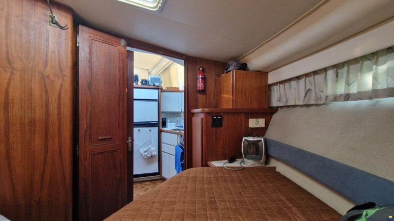 Carver 33 Aft Cabin