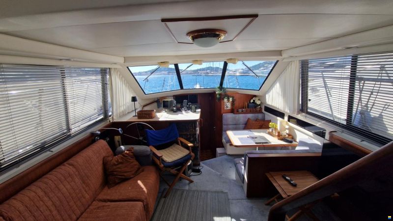 Carver 33 Aft Cabin