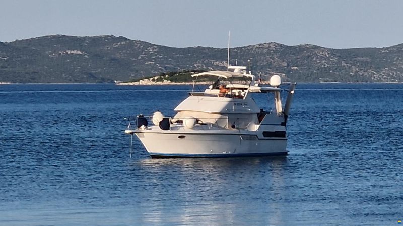Carver 33 Aft Cabin