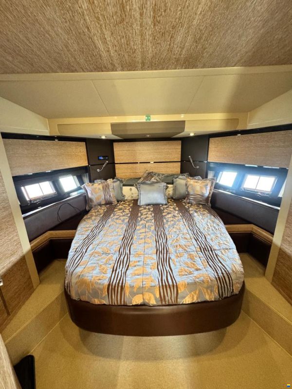 Azimut 53