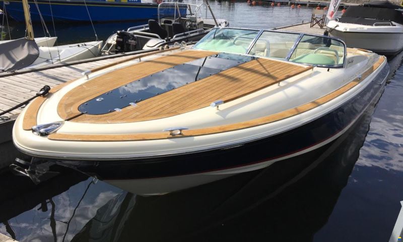 Chris Craft Corsair 32