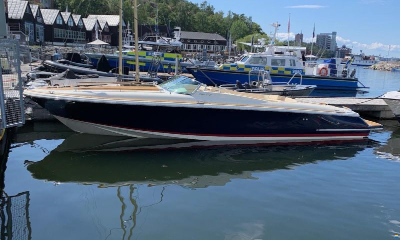 Chris Craft Corsair 32