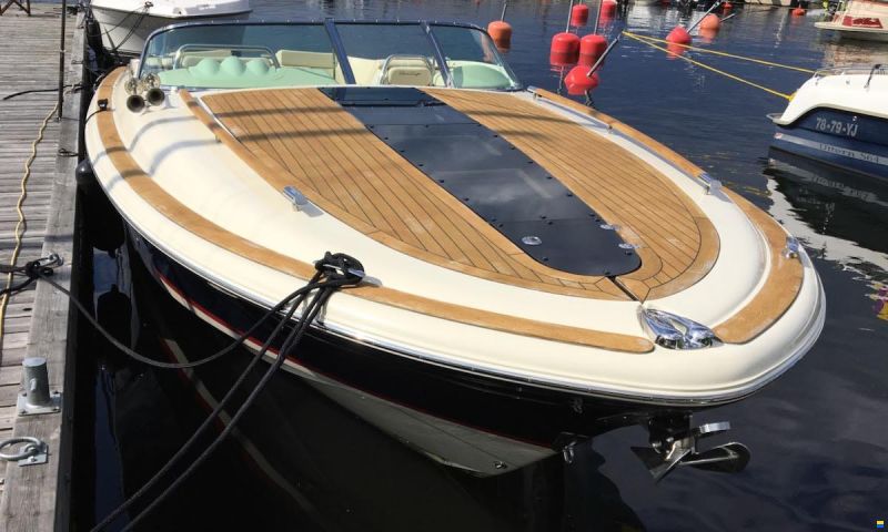 Chris Craft Corsair 32