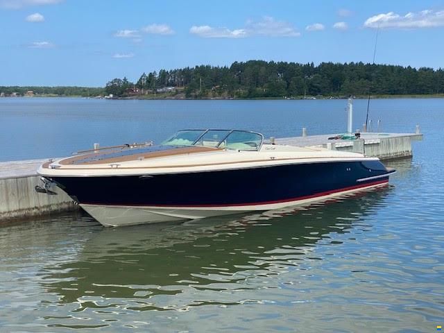 Chris Craft Corsair 32