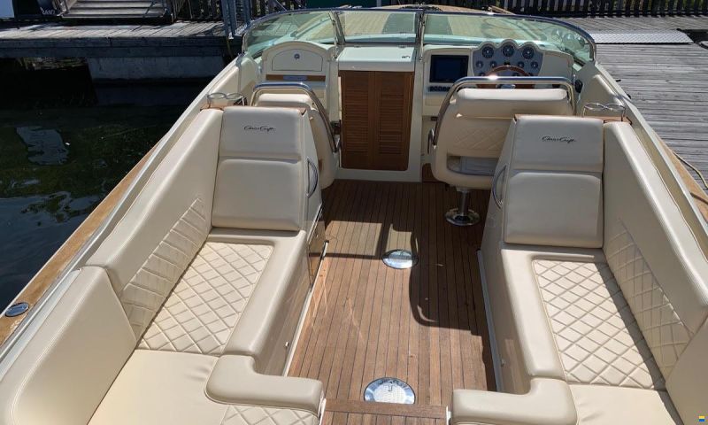 Chris Craft Corsair 32