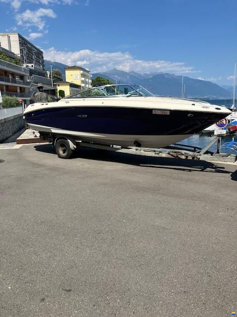 Sea Ray 220 SSE