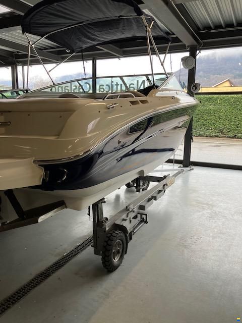 Sea Ray 220 SSE