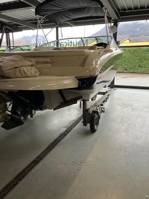 Sea Ray 220 SSE